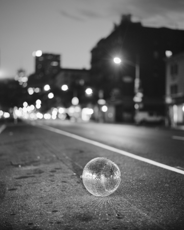 Richard Renaldi<br /> <i>06:17</i><br /> Archival pigment print<br /> 25 x 20" &nbsp; &nbsp;Edition of 5