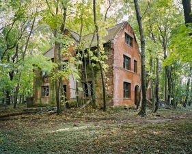 Christopher Payne<br /> <em>Staff House, summer</em>,&nbsp;2007<br /> Archival pigment ink prints<br /> 20 x 24" &nbsp; &nbsp;Edition of 20<br /> 40 x 50" &nbsp; &nbsp;Edition of 10<br /> 50 x 60" &nbsp; &nbsp;Edition of 5
